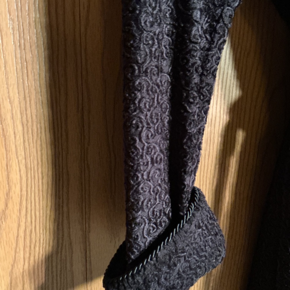 Beautiful Black Diamond Tea Robe - Picture 4 of 7